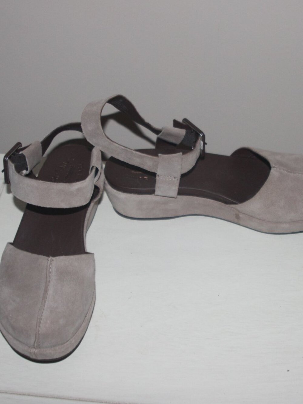 10a   EUC LADIES CUTE KORK-EASE PLATFORM CLOSE TOE SHOES - SIZE 8 - TAN